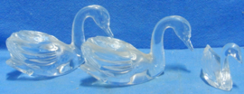 art nr: 1071 vintage glazen zwanen, vader, moeder en kind