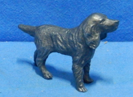 art nr: 852 vintage tinnen beeldje van een Labrador