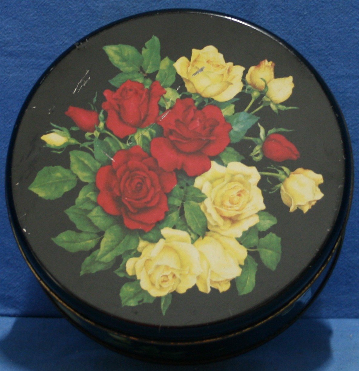 art nr: 799 vintage bonbon blik met bloemmotief deksel