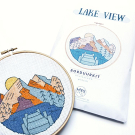 Kruissteekpakket: Lake view