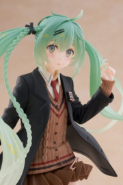 Hatsune Miku Fashion PVC Figure Preppy Ver. 18 cm - PRE-ORDER