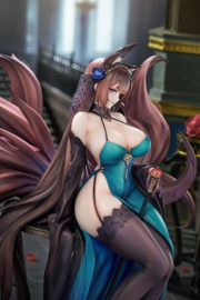 Azur Lane 1/7 PVC Figure Amagi: Throne of Fallen Petals Ver. 27 cm - PRE-ORDER