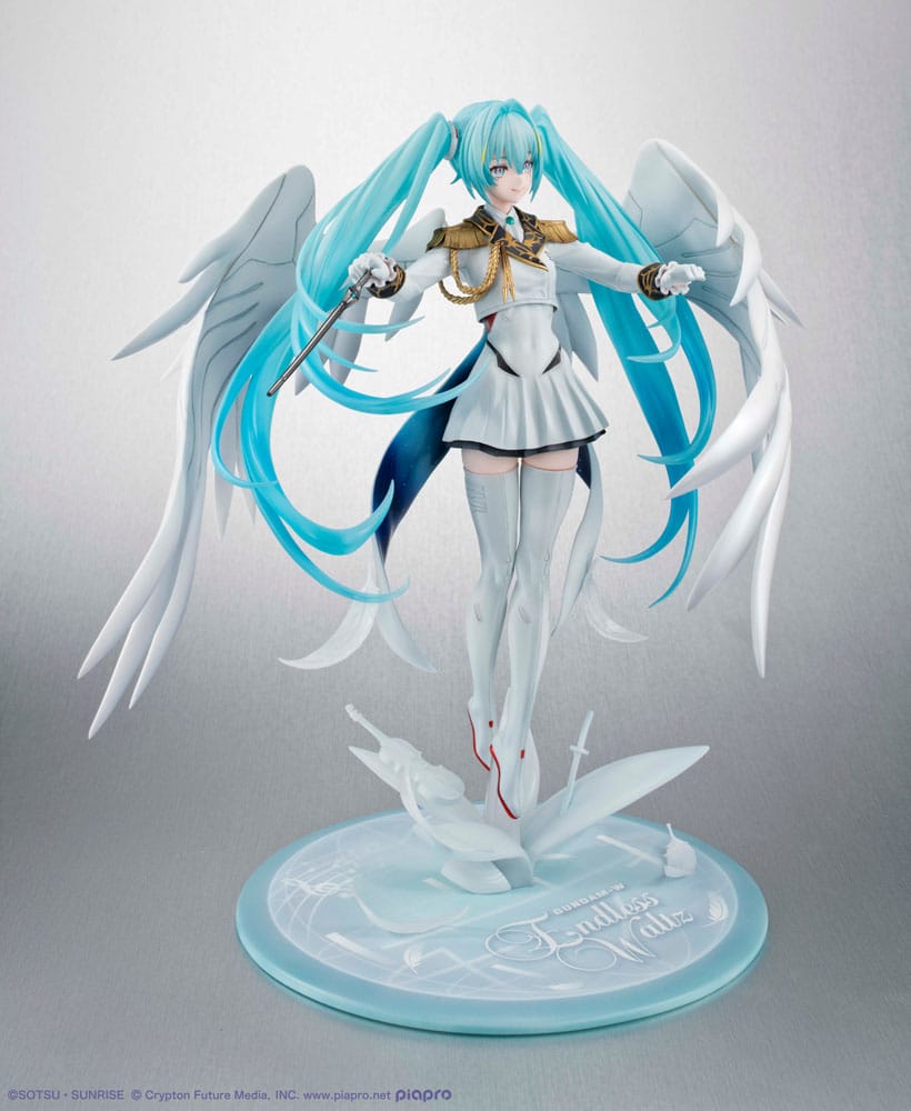 Mobile Suit Gundam x Hatsune Miku Lucrea PVC Figure Hatsune Miku x Wing Gundam Zero EW 45th Anniversary 27 cm - PRE-ORDER