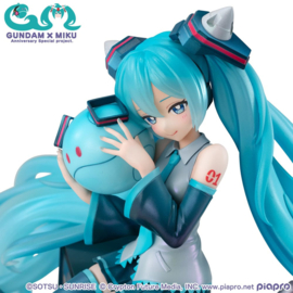 Mobile Suit Gundam x Hatsune Miku Lucrea PVC Figure Hatsune Miku x OO Gundam 45th Anniversary 17 cm - PRE-ORDER