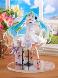 Hatsune Miku 1/7 PVC Figure Racing Miku 2021 Vacation Style Ver. 24 cm - PRE-ORDER