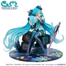 Mobile Suit Gundam x Hatsune Miku Lucrea PVC Figure Hatsune Miku x OO Gundam 45th Anniversary 17 cm - PRE-ORDER