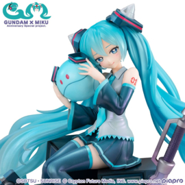 Mobile Suit Gundam x Hatsune Miku Lucrea PVC Figure Hatsune Miku x OO Gundam 45th Anniversary 17 cm - PRE-ORDER