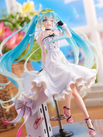 Hatsune Miku 1/7 PVC Figure Racing Miku 2021 Vacation Style Ver. 24 cm - PRE-ORDER