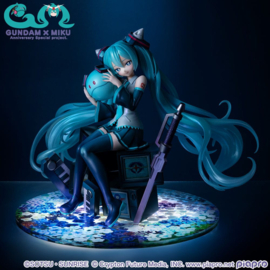 Mobile Suit Gundam x Hatsune Miku Lucrea PVC Figure Hatsune Miku x OO Gundam 45th Anniversary 17 cm - PRE-ORDER