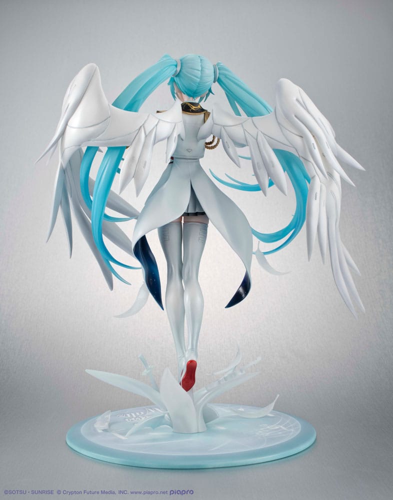 Mobile Suit Gundam x Hatsune Miku Lucrea PVC Figure Hatsune Miku x Wing Gundam Zero EW 45th Anniversary 27 cm - PRE-ORDER