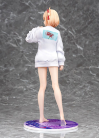Lycoris Recoil 1/7 PVC Figure Chisato Nishikigi: Oversized Sweatshirt Ver. 25 cm - PRE-ORDER