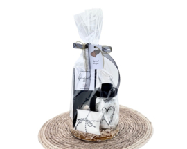 Cadeauset met thee, theebloemen en chocolade
