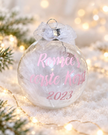 Eerste Kerst | Gepersonaliseerde Kerstbal Gevuld met Veren (7 cm)