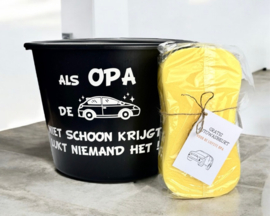 Autowasset voor opa – Emmer & spons met tekst