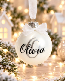 Elegante Witte Glazen Kerstbal met Beginletter en Naam (7 cm)