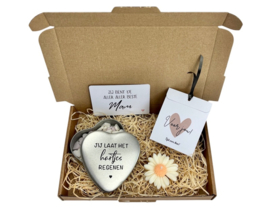 Brievenbus cadeaupakket – Jij laat het hartjes regenen (voor mama of oma)