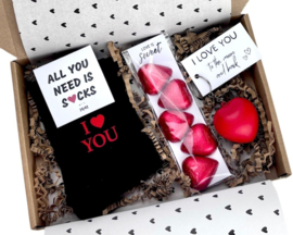 Valentijn Cadeaupakket voor Haar – Liefde, Humor en Chocolade