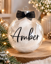 Glazen kerstbal met naam en veertjes (8 cm)