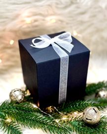 Transparante Glazen Kerstbal met 2 Namen en Veren (8 cm)