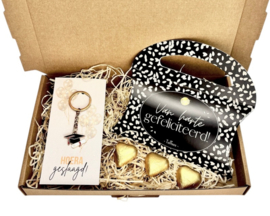 Leuk geslaagd cadeau met sleutelhanger en toffees