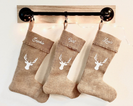 Jute kerstsok met naam (witte bedrukking)