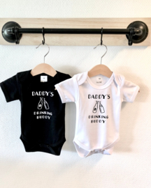 Romper "Daddy's drinking buddy" | wit of zwart