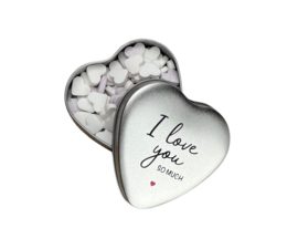 Metal Blikje in Hartvorm met Snoephartjes - "I love you so much"