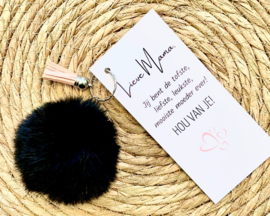 Pompom sleutelhanger met kaartje 'Lieve mama'