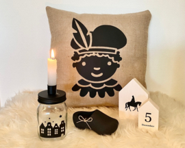 Kussen van jute met Piet silhouet - 40 cm x 30 cm