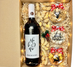 Origineel kerstpakket met rode wijn en borrelnootjes