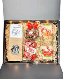 Kerstgeschenk met gepersonaliseerde kerstbal