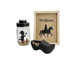 Sinterklaas decoratie met jute poster, glazen pot en houten klomp