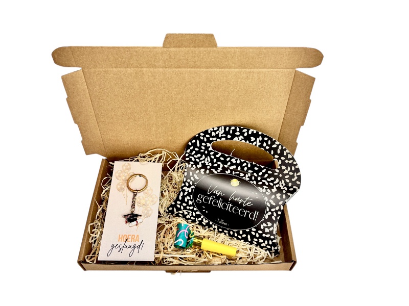 Leuk geslaagd cadeau met sleutelhanger en toffees