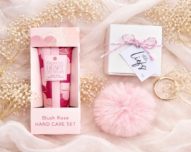 Cadeauset voor haar – handcrème, chocoladehartjes en sleutelhanger