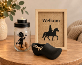 Sinterklaas decoratie met jute poster, glazen pot en houten klomp