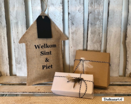 Sinterklaas decoratie jute huisje met tekst “Welkom Sint & Piet”