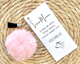 Pompom sleutelhanger met kaartje 'lieve mama'