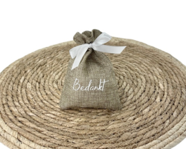 Theecadeau in Jute Zakje met 3 Theebloemen | Bedankt