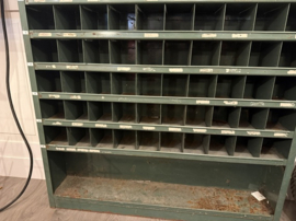 VERKOCHT Kast met vakken, groot formaat, uit garage