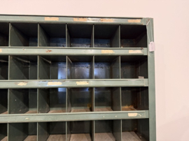 VERKOCHT Kast met vakken, groot formaat, uit garage