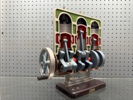 VERKOCHT Driecilindermotor lesmodel