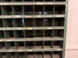 VERKOCHT Kast met vakken, groot formaat, uit garage