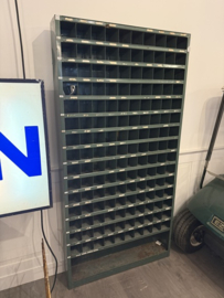 VERKOCHT Kast met vakken, groot formaat, uit garage