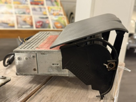 Autoradio cassette FM met inbouwklep