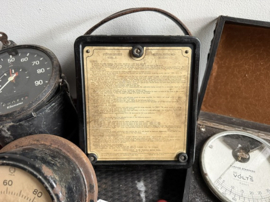 Universal AVOMETER Model 8