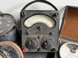 Universal AVOMETER Model 8