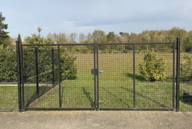 Poort met dubbele vleugel - 4 meter breed - 1.80 meter hoog