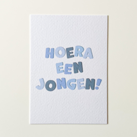 Hoera een jongen kaart - Vrolijke letters kaartlijn