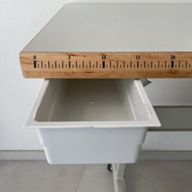 Naaimachinetafel met lade en wielen