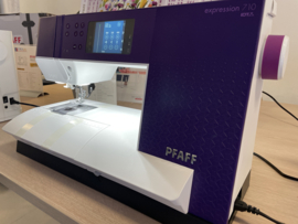 Pfaff Expression 710